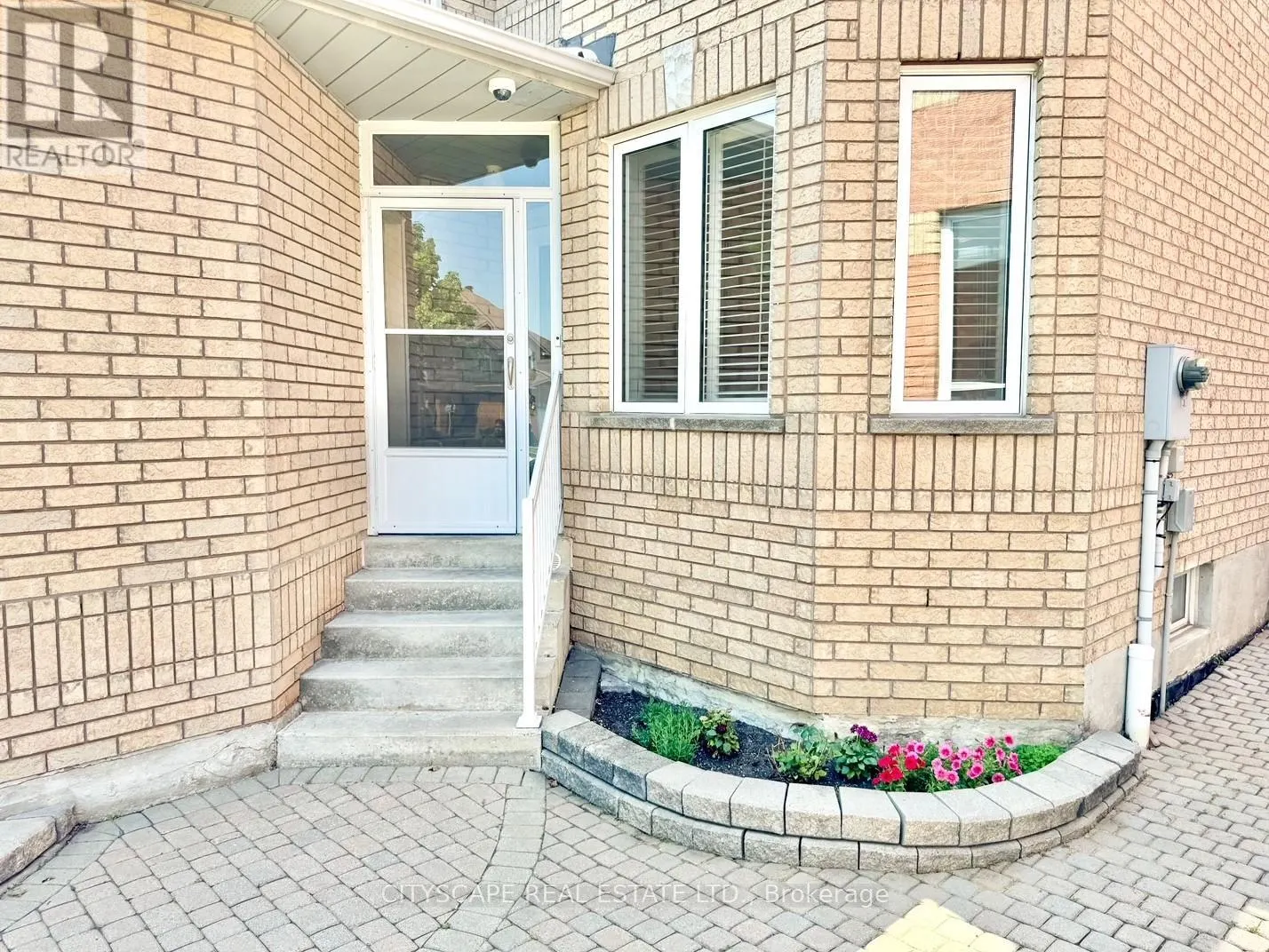 533 LEATHERLEAF DRIVE