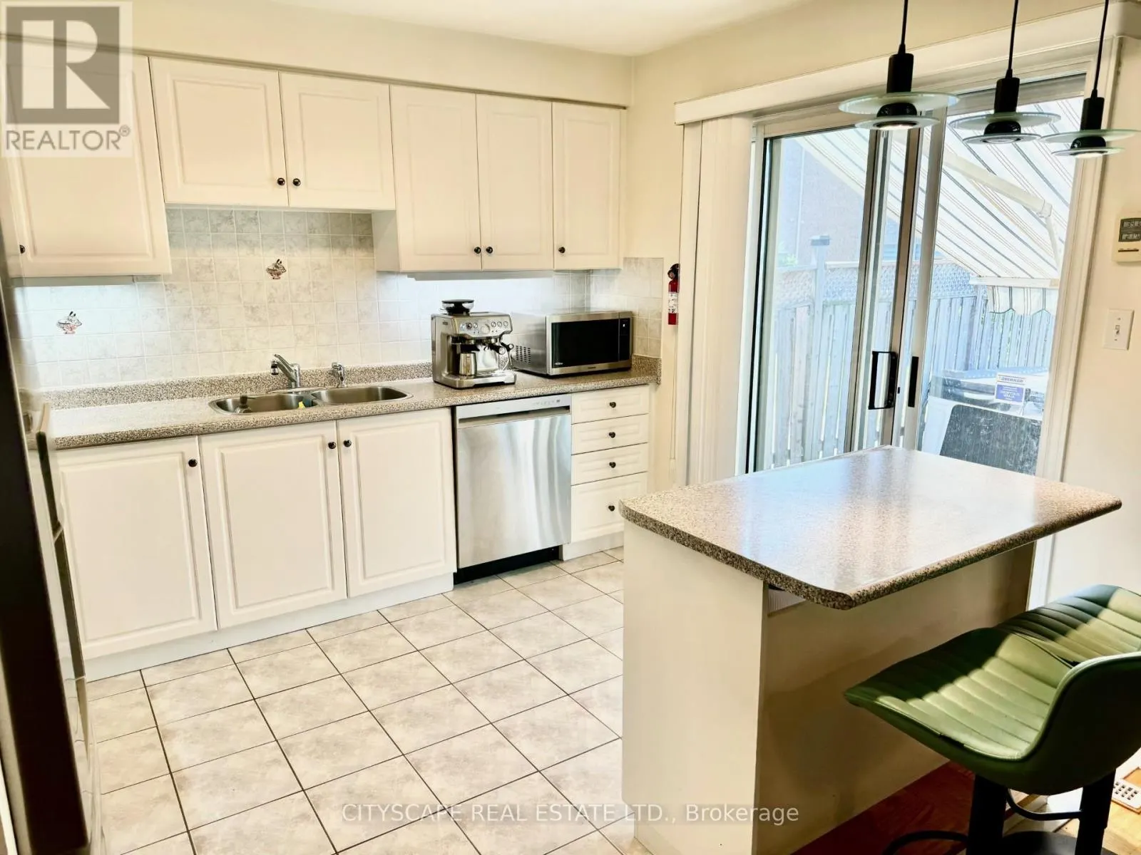 533 LEATHERLEAF DRIVE