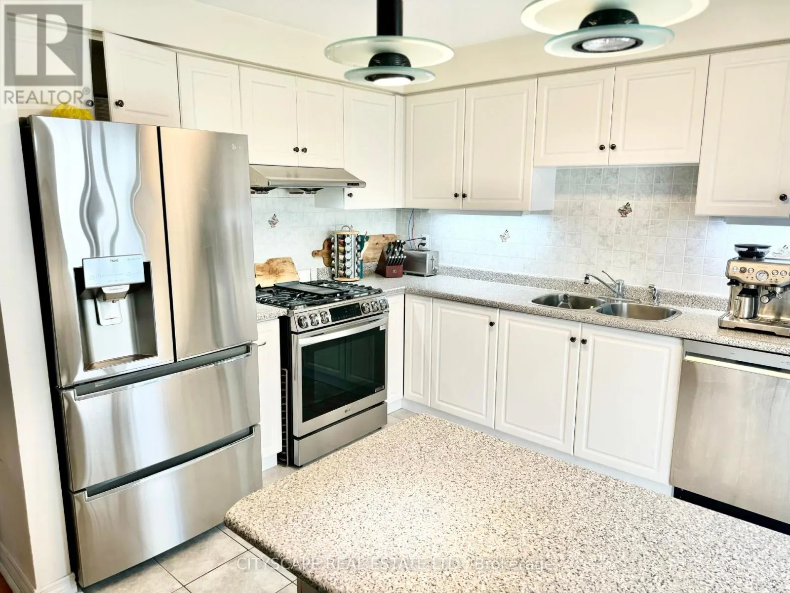 533 LEATHERLEAF DRIVE