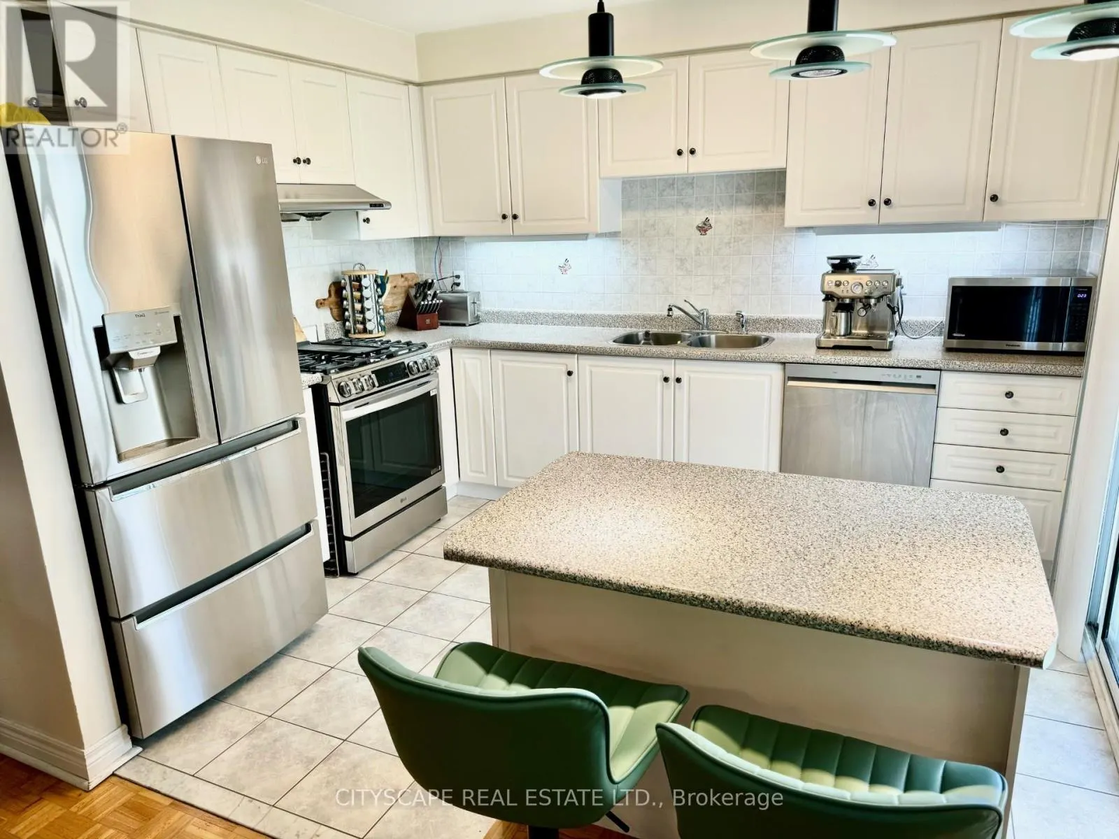 533 LEATHERLEAF DRIVE