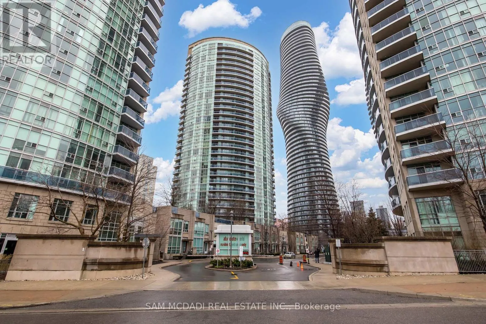 TH119 - 90 ABSOLUTE AVENUE