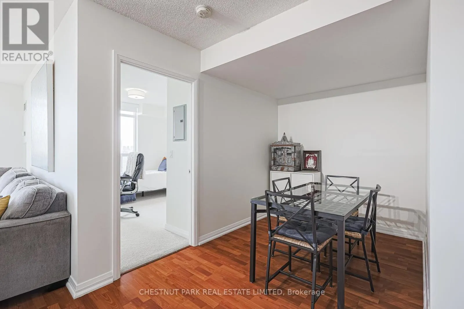 1401 - 220 FORUM DRIVE