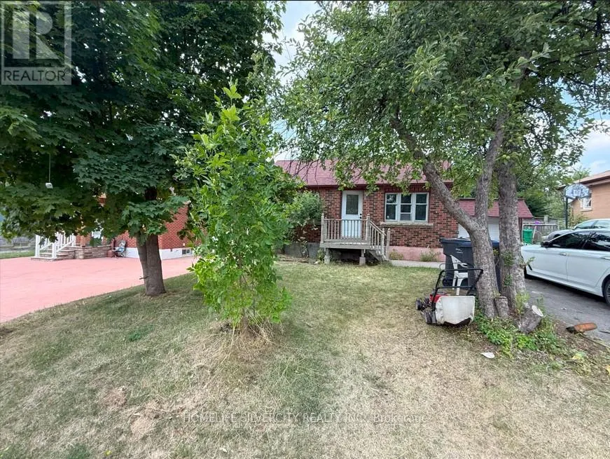 30 WOODWARD AVENUE
