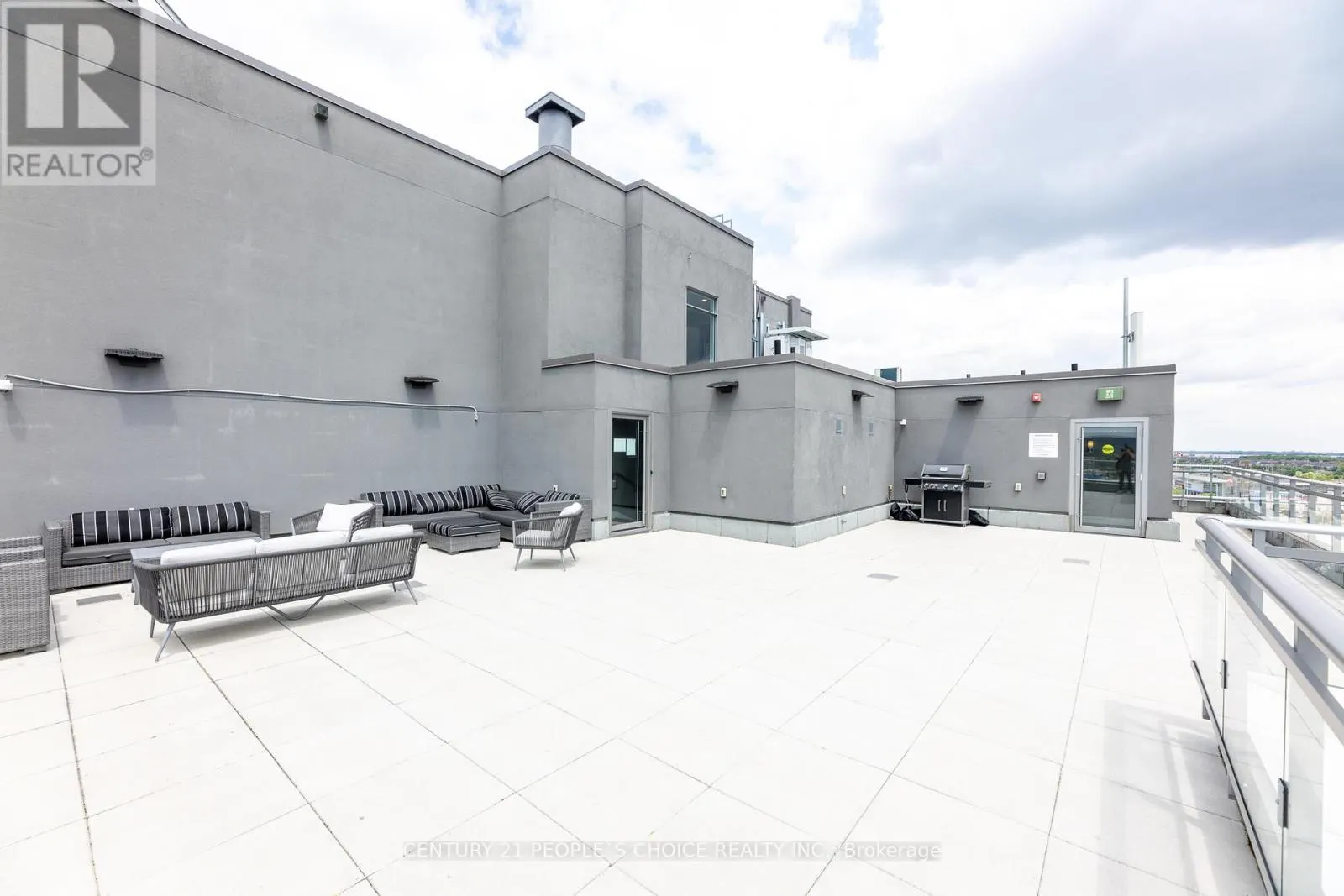 1001 - 716 MAIN STREET E