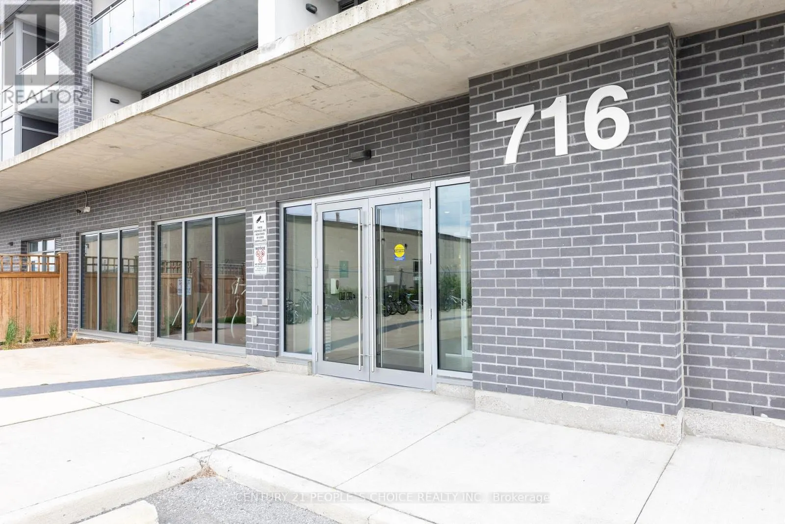 1001 - 716 MAIN STREET E