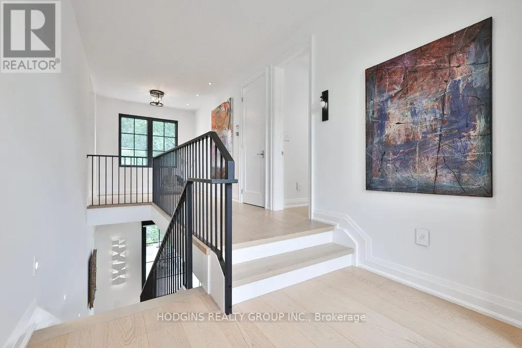 238 MINEOLA ROAD W