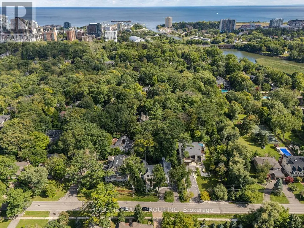238 MINEOLA ROAD W