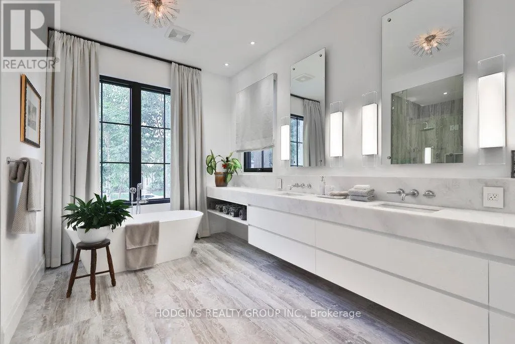 238 MINEOLA ROAD W