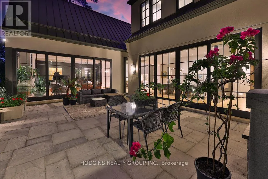 238 MINEOLA ROAD W