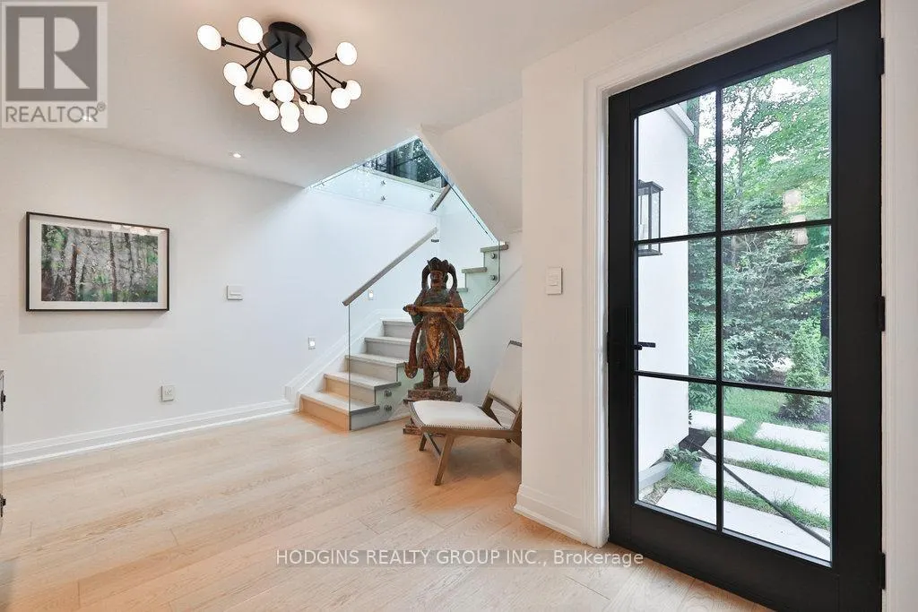 238 MINEOLA ROAD W