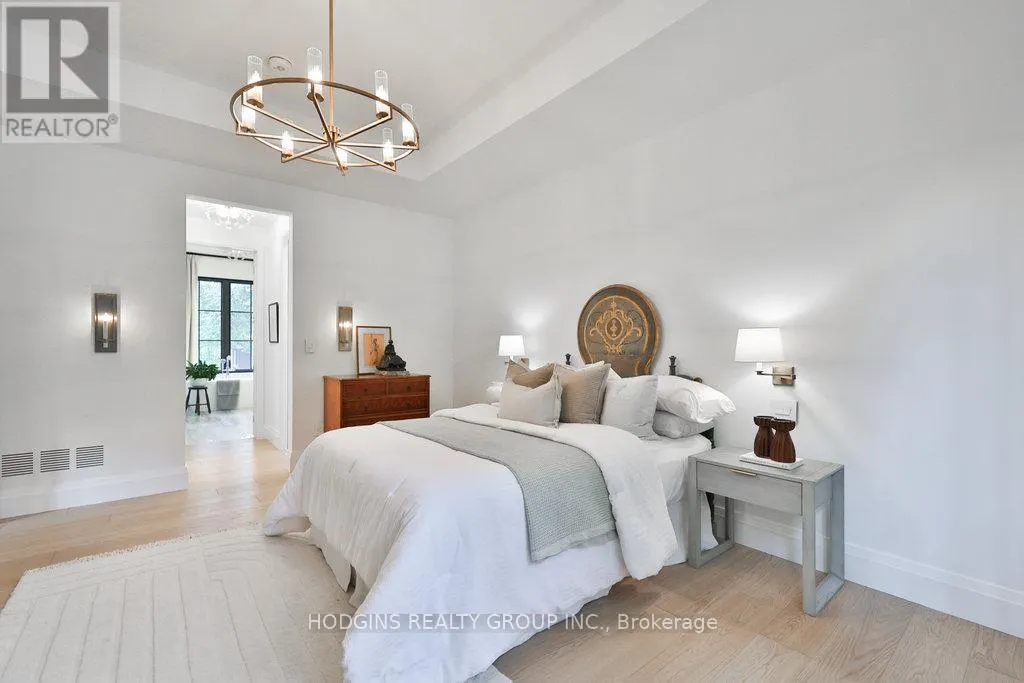 238 MINEOLA ROAD W