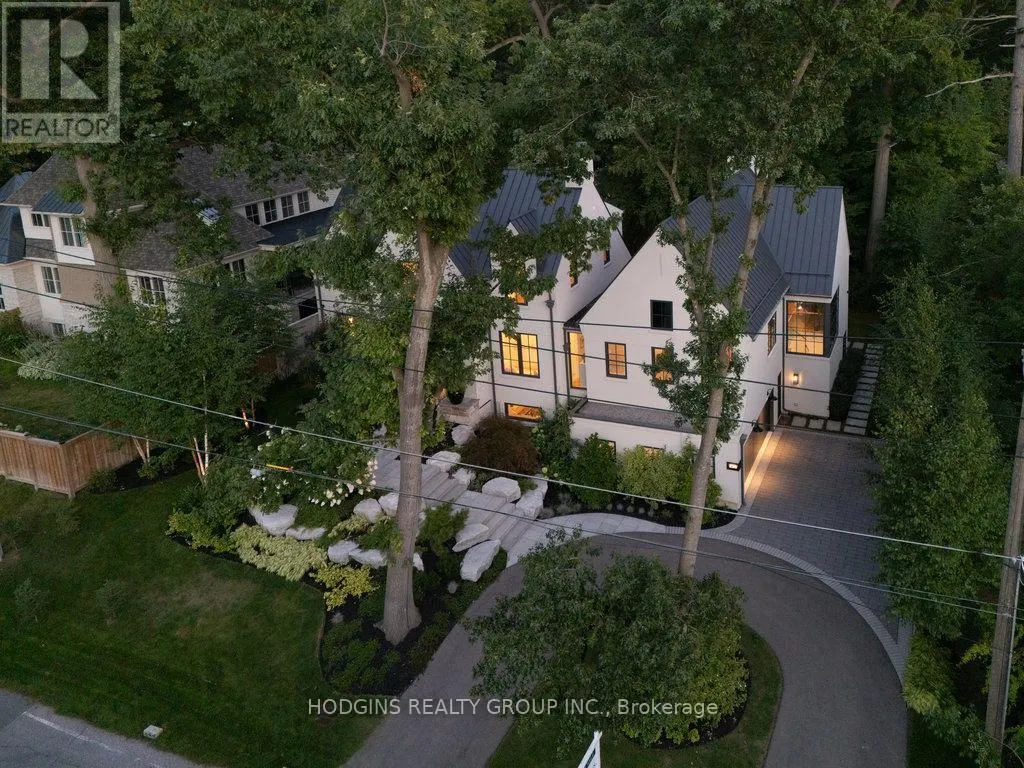 238 MINEOLA ROAD W
