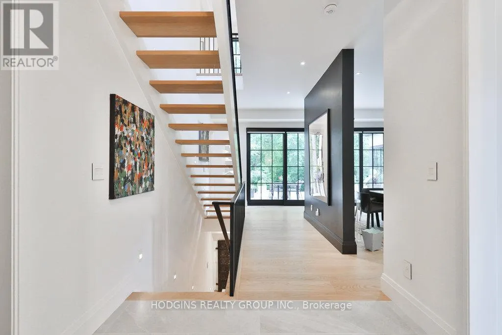 238 MINEOLA ROAD W