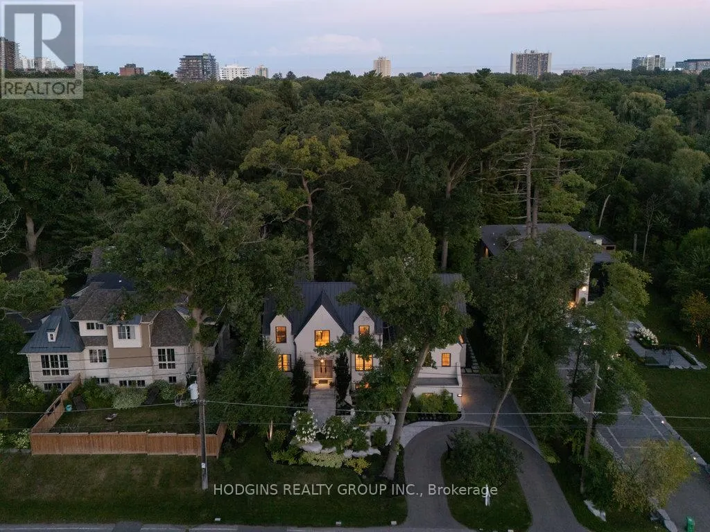 238 MINEOLA ROAD W