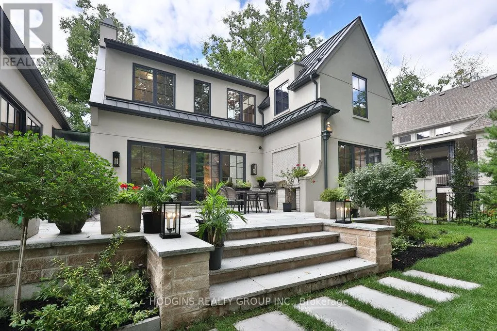 238 MINEOLA ROAD W