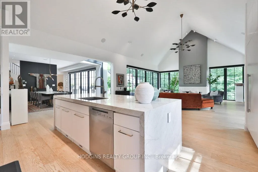 238 MINEOLA ROAD W
