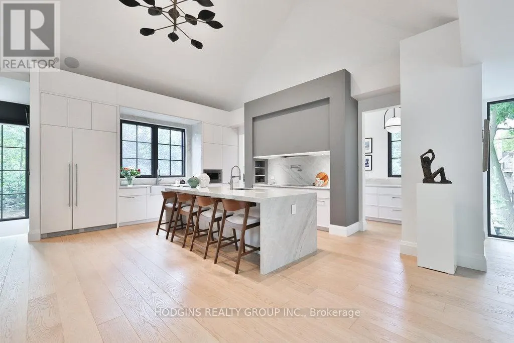 238 MINEOLA ROAD W