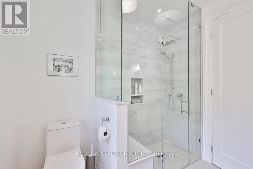 238 MINEOLA ROAD W