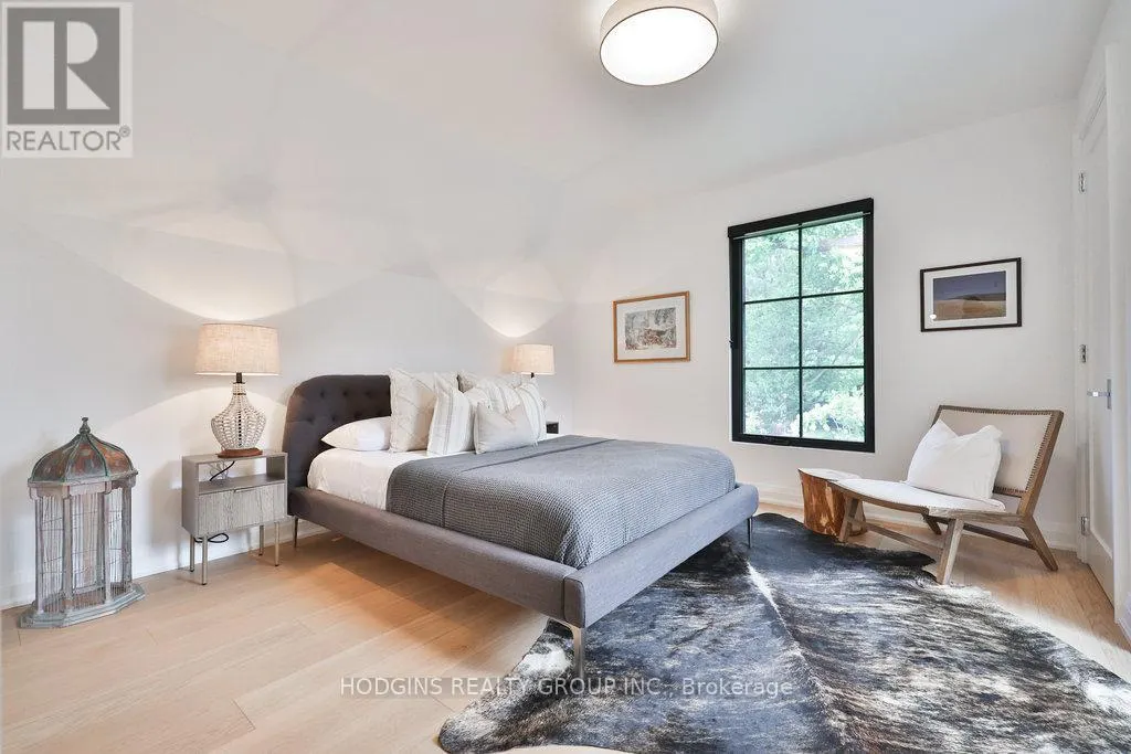 238 MINEOLA ROAD W