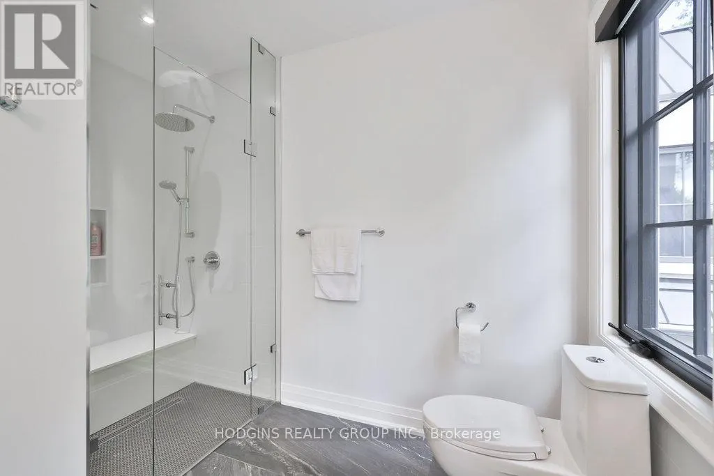 238 MINEOLA ROAD W