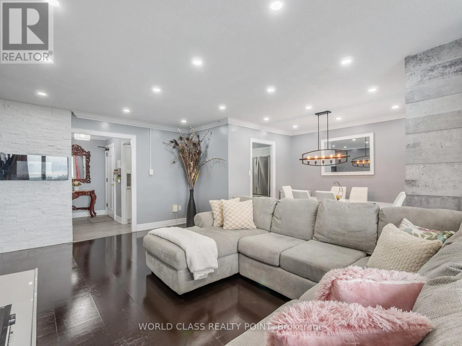 2511 - 85 EMMETT AVENUE
