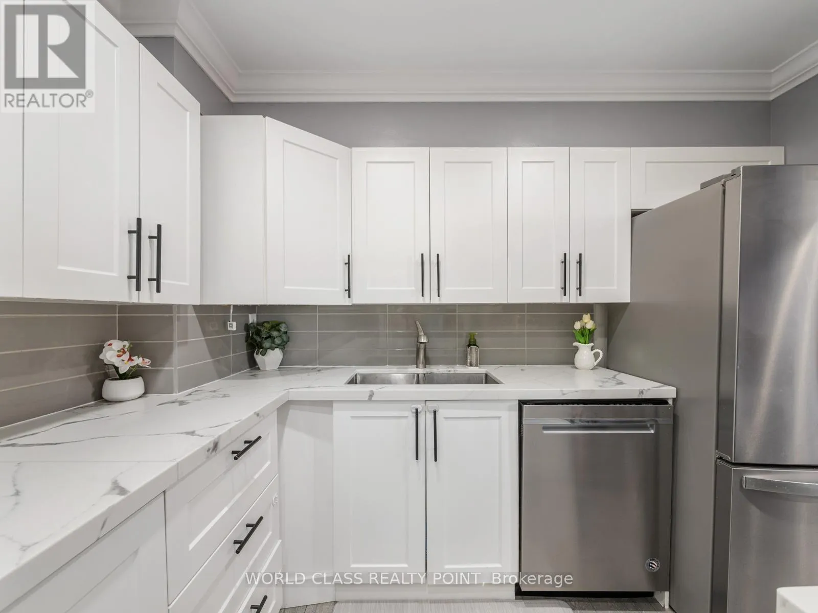 2511 - 85 EMMETT AVENUE