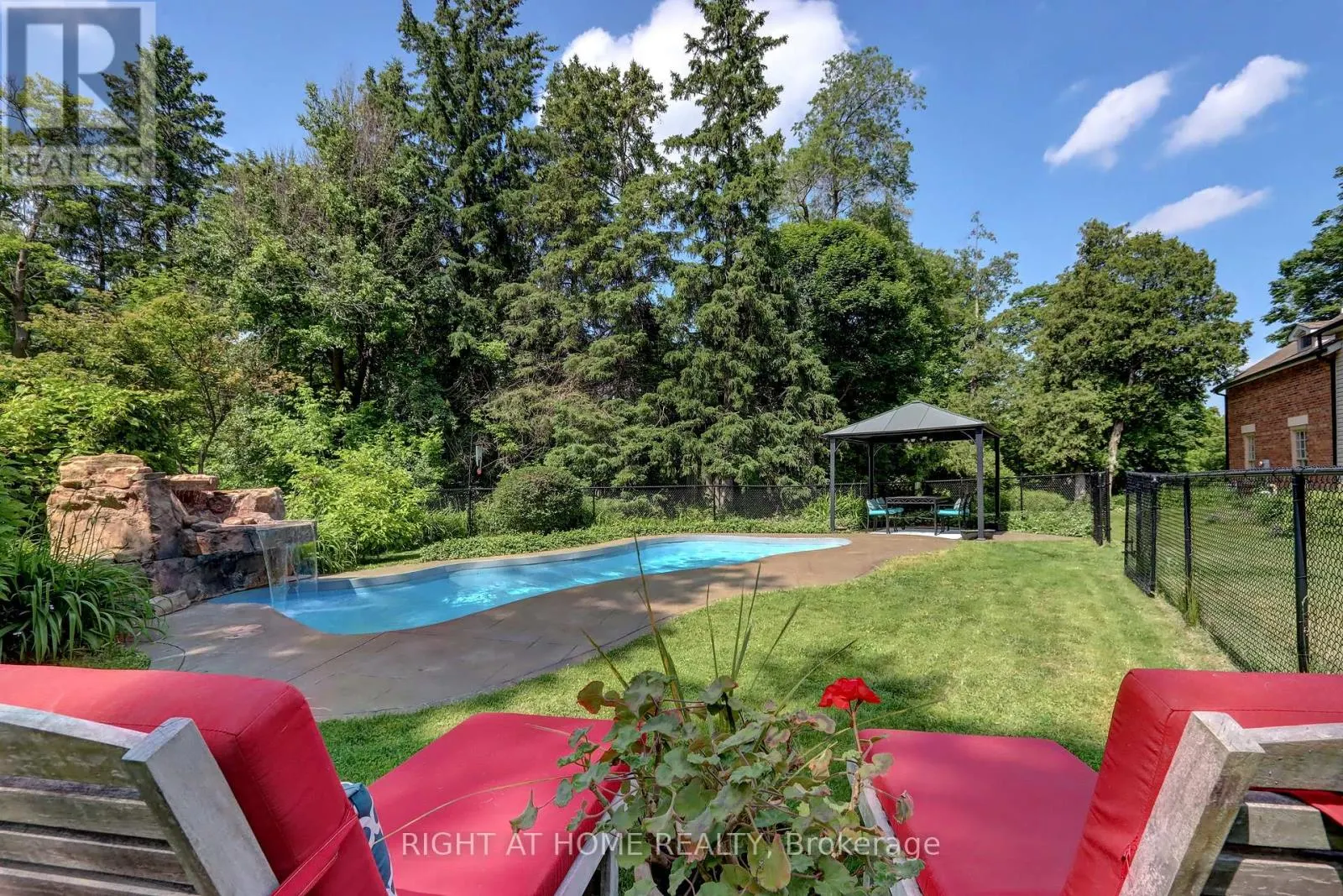4 STEWARTTOWN ROAD