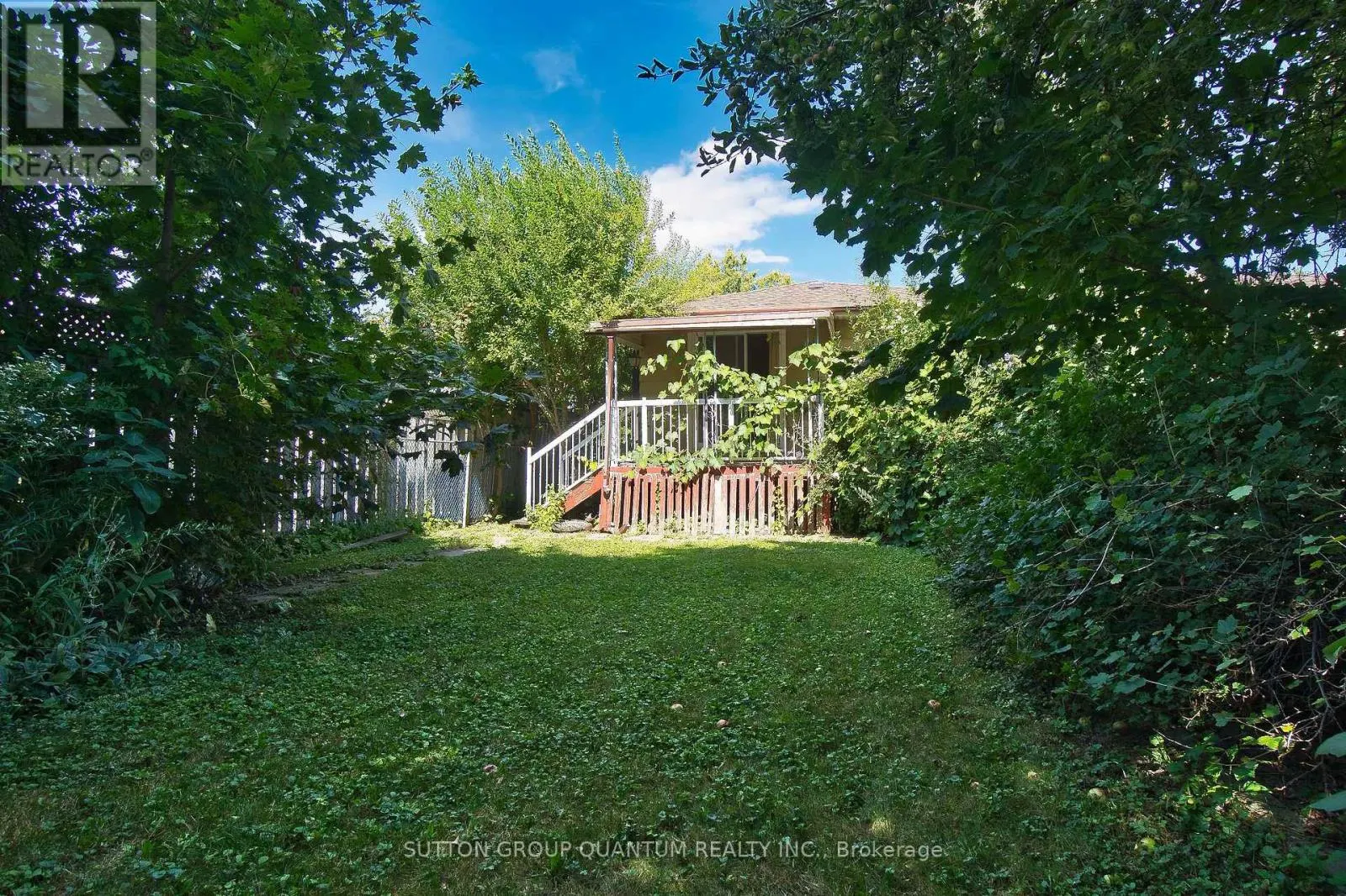 797 EAGLEMOUNT CRESCENT