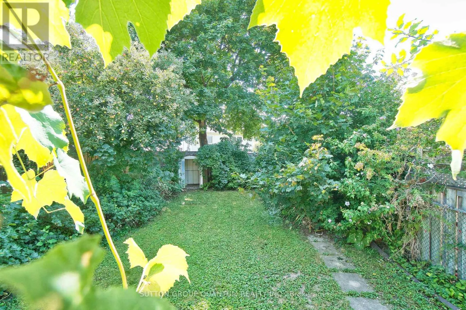 797 EAGLEMOUNT CRESCENT