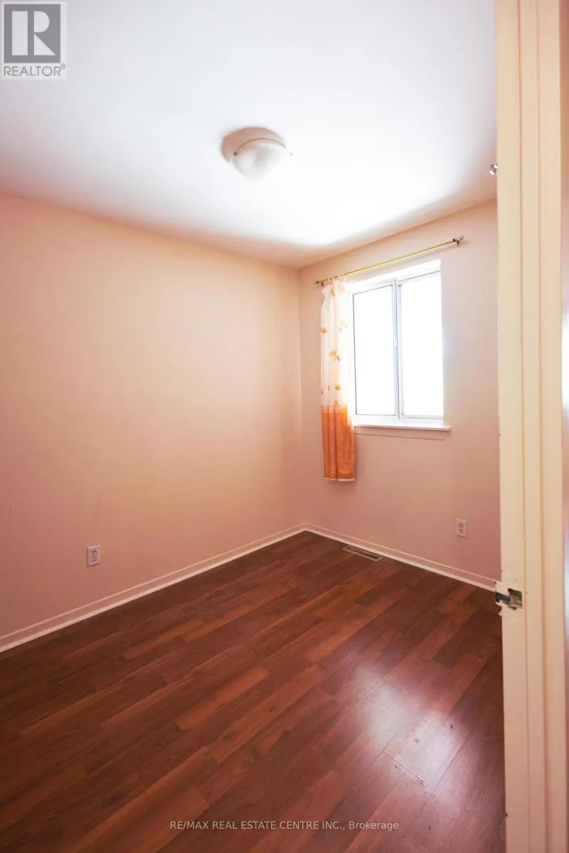 250 - 3025 THE CREDIT WOODLANDS