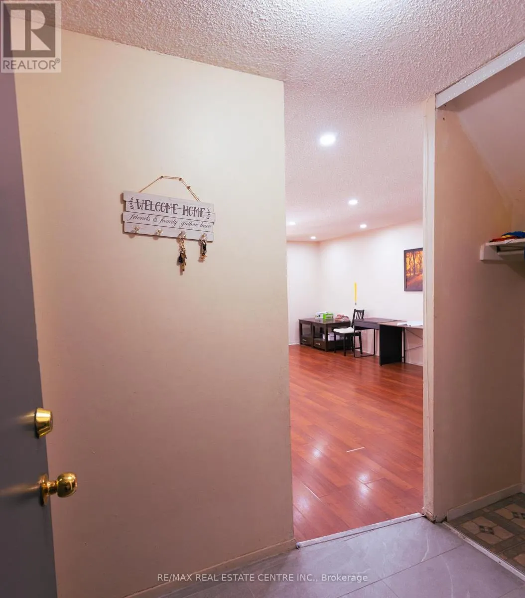 250 - 3025 THE CREDIT WOODLANDS