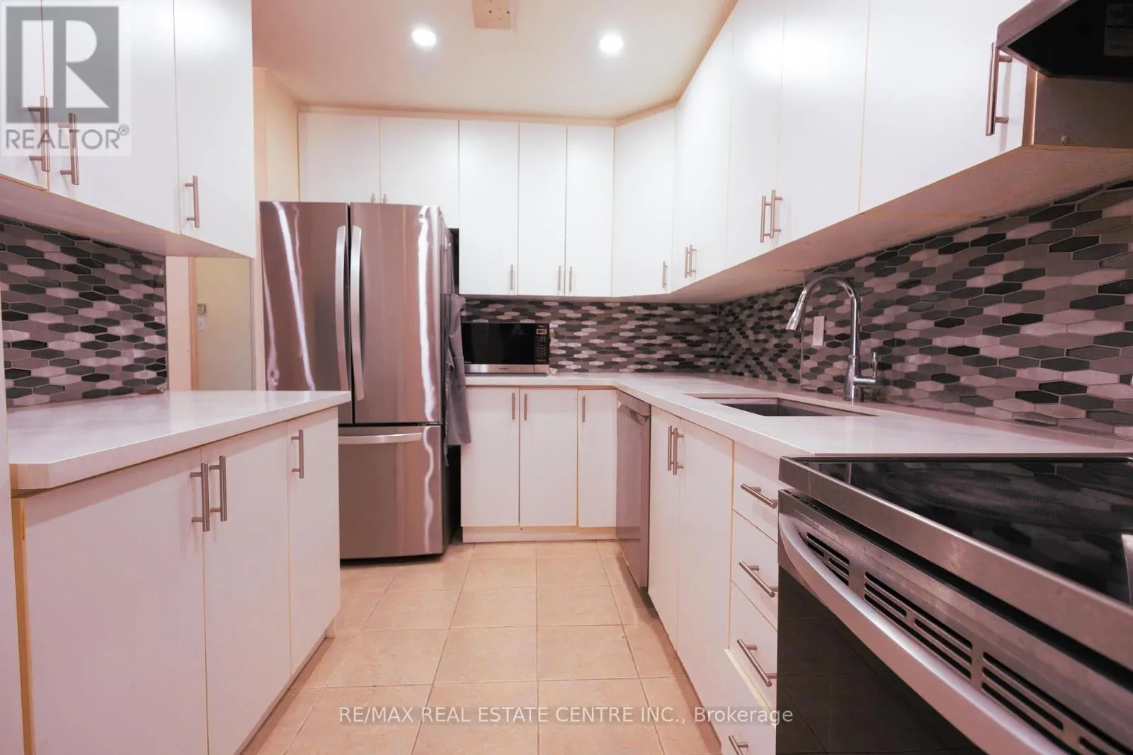 250 - 3025 THE CREDIT WOODLANDS