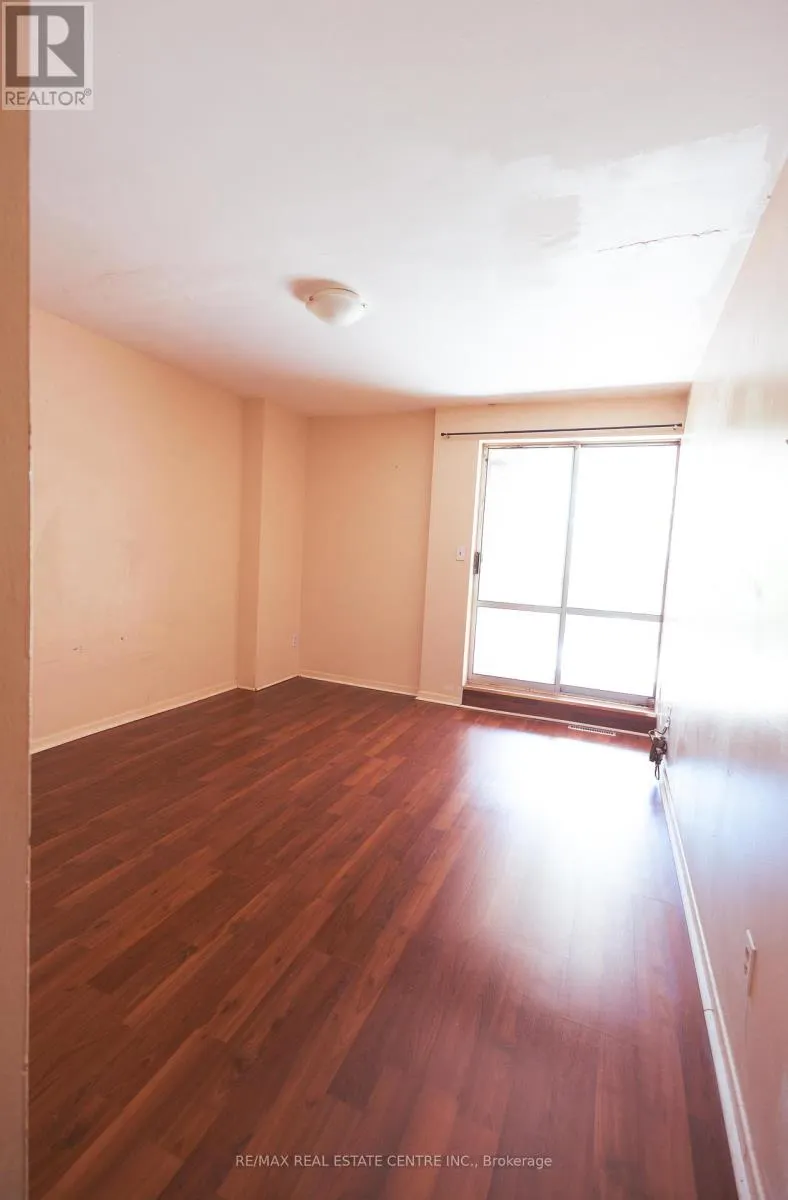 250 - 3025 THE CREDIT WOODLANDS