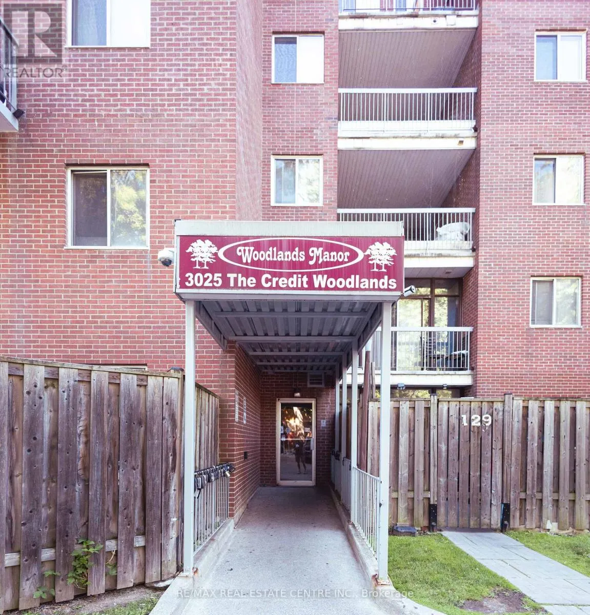 250 - 3025 THE CREDIT WOODLANDS