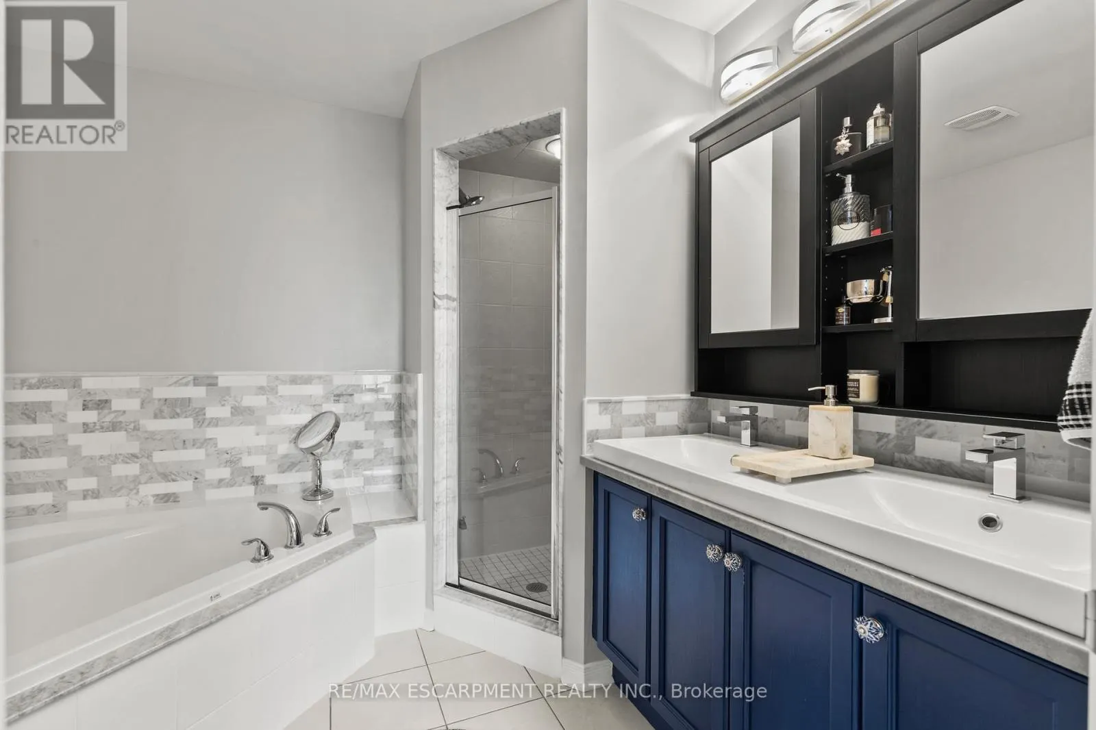 22 - 4823 THOMAS ALTON BOULEVARD