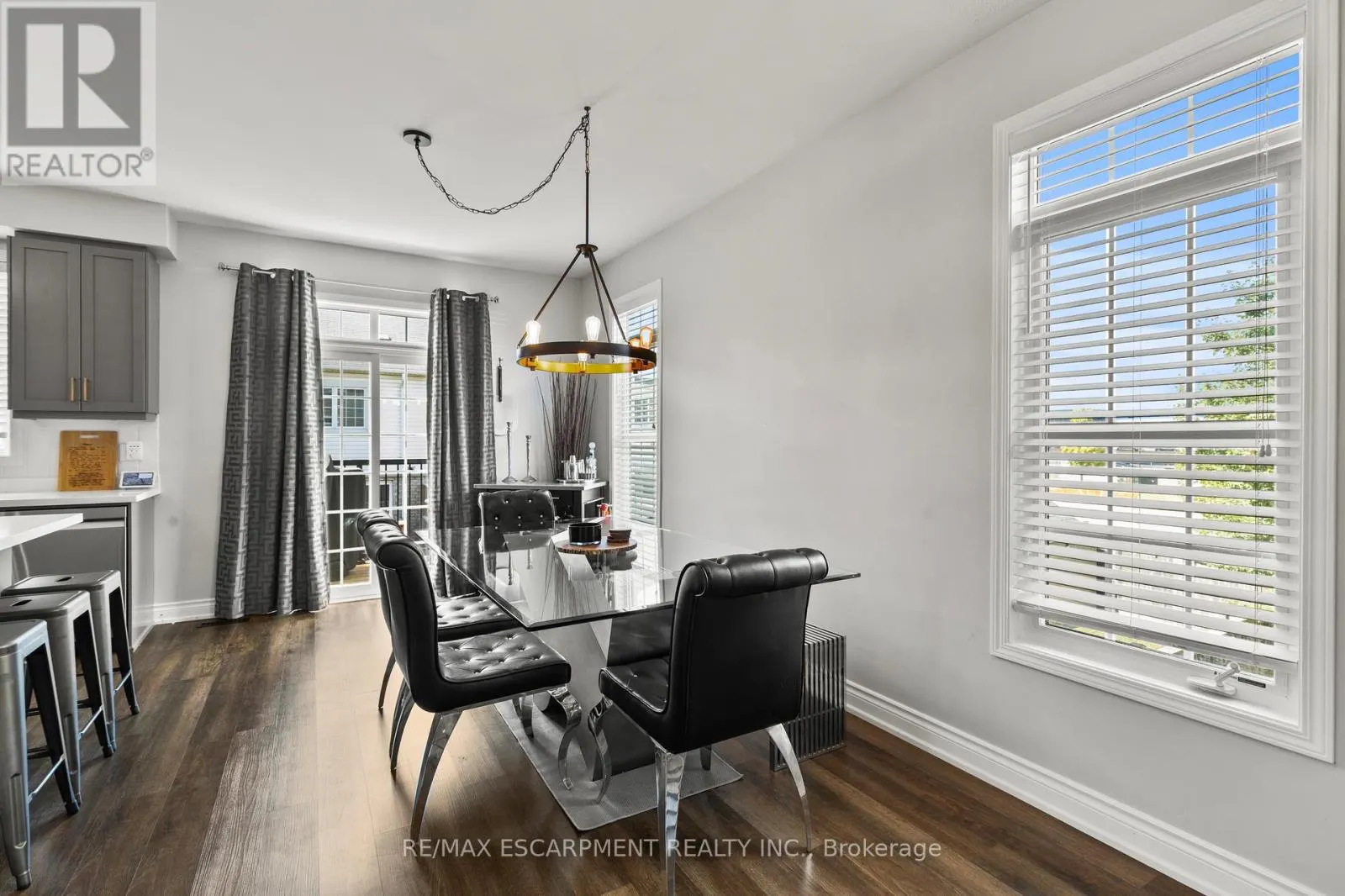 22 - 4823 THOMAS ALTON BOULEVARD