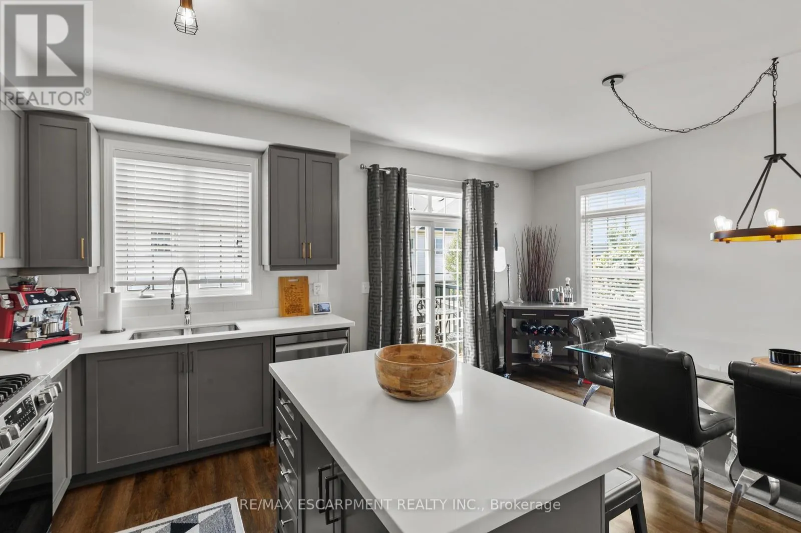 22 - 4823 THOMAS ALTON BOULEVARD