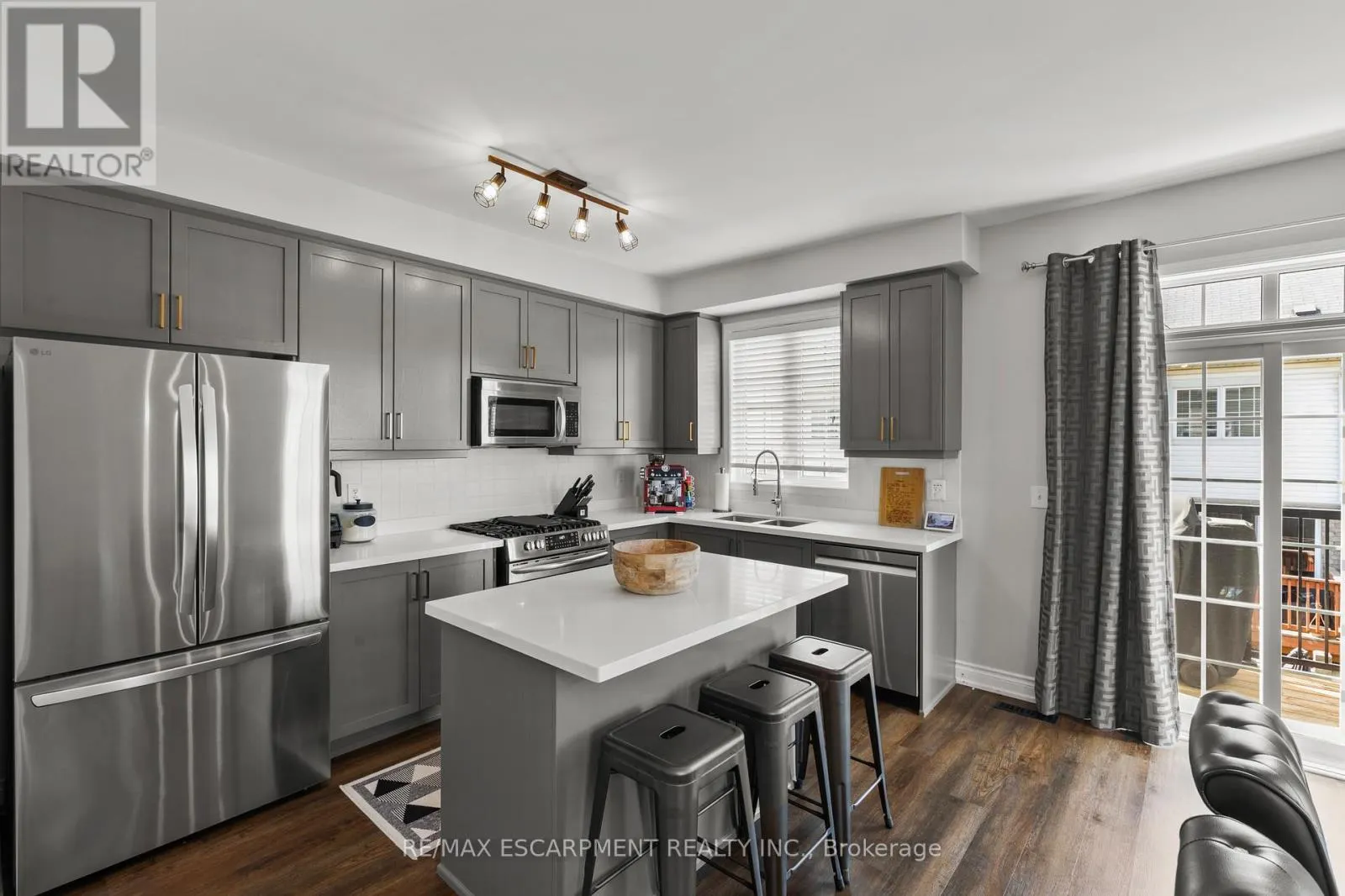 22 - 4823 THOMAS ALTON BOULEVARD