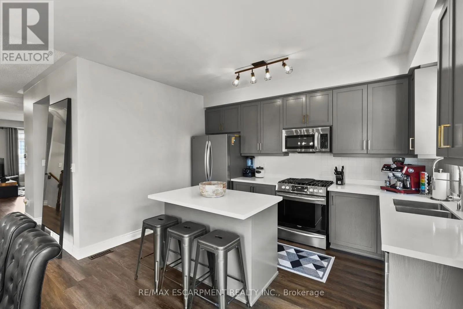 22 - 4823 THOMAS ALTON BOULEVARD