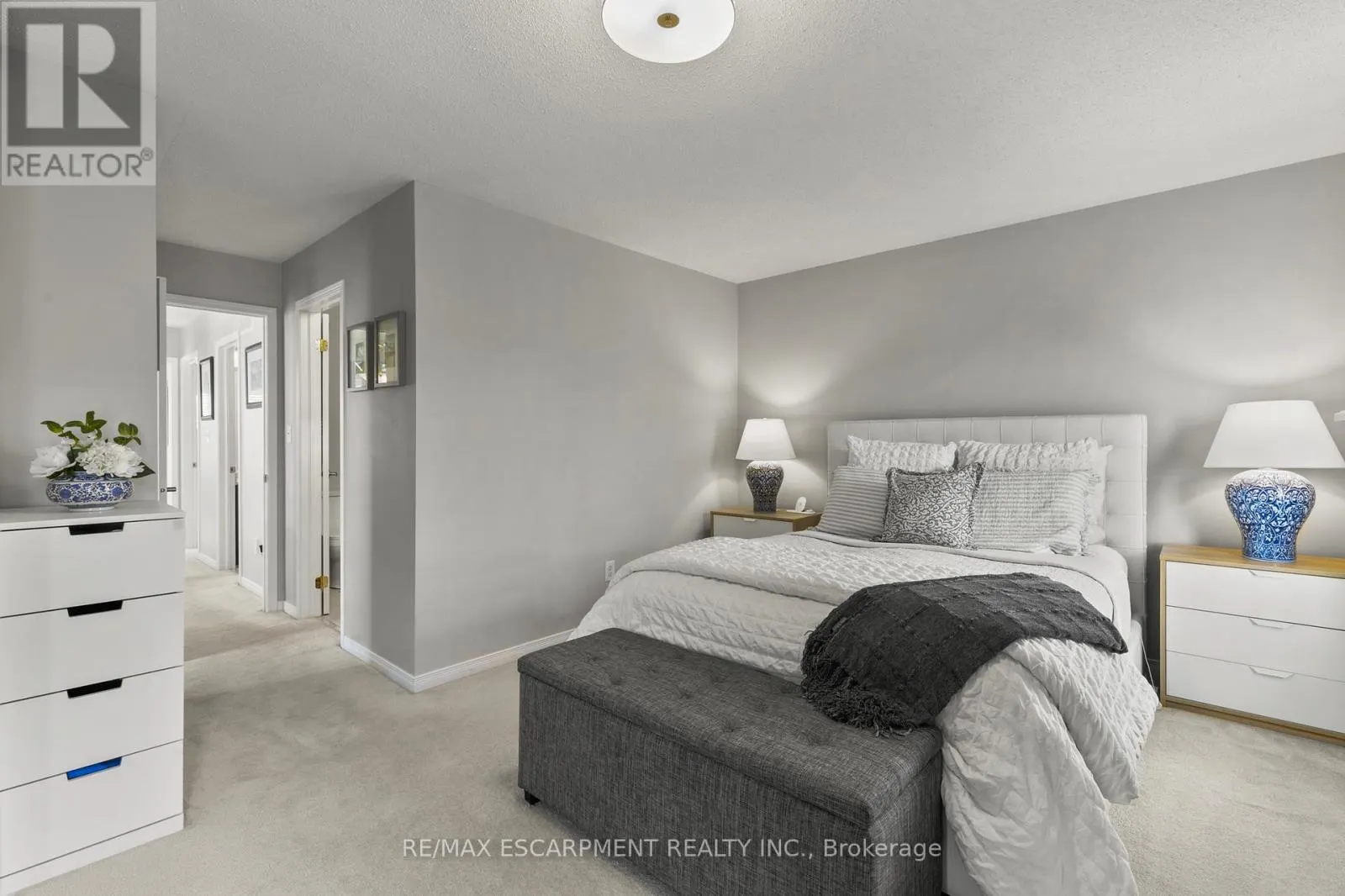 22 - 4823 THOMAS ALTON BOULEVARD