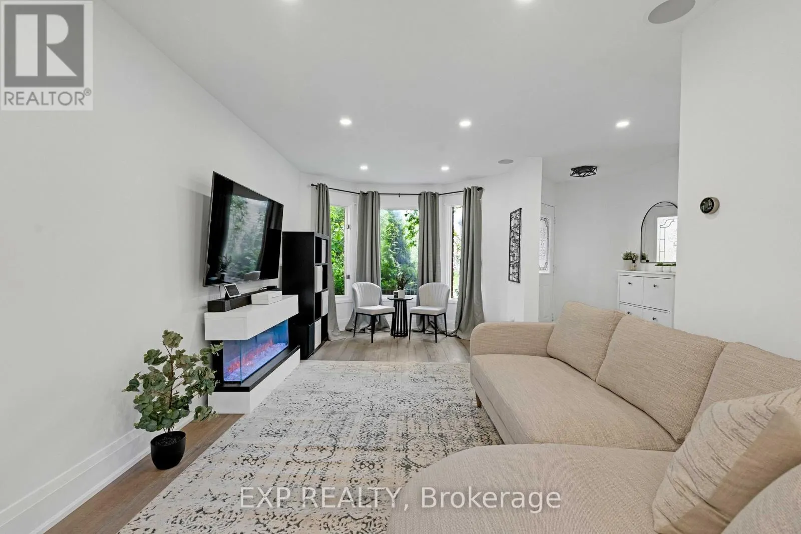 1674 PRINCELEA PLACE