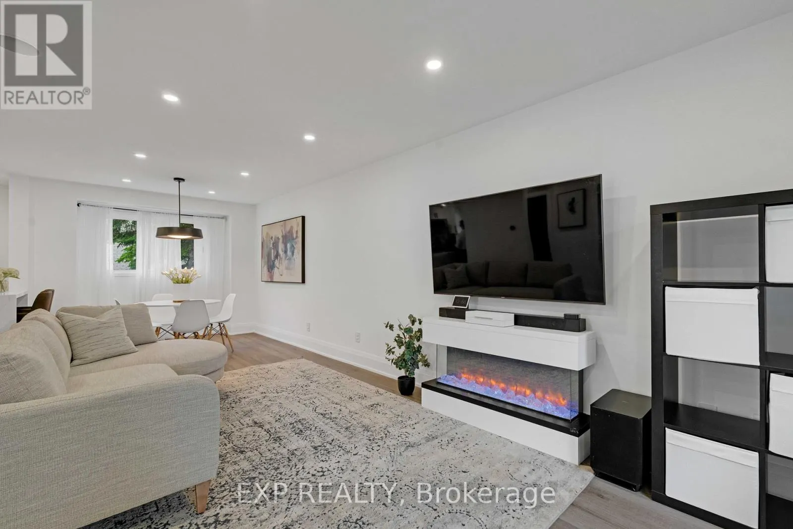 1674 PRINCELEA PLACE