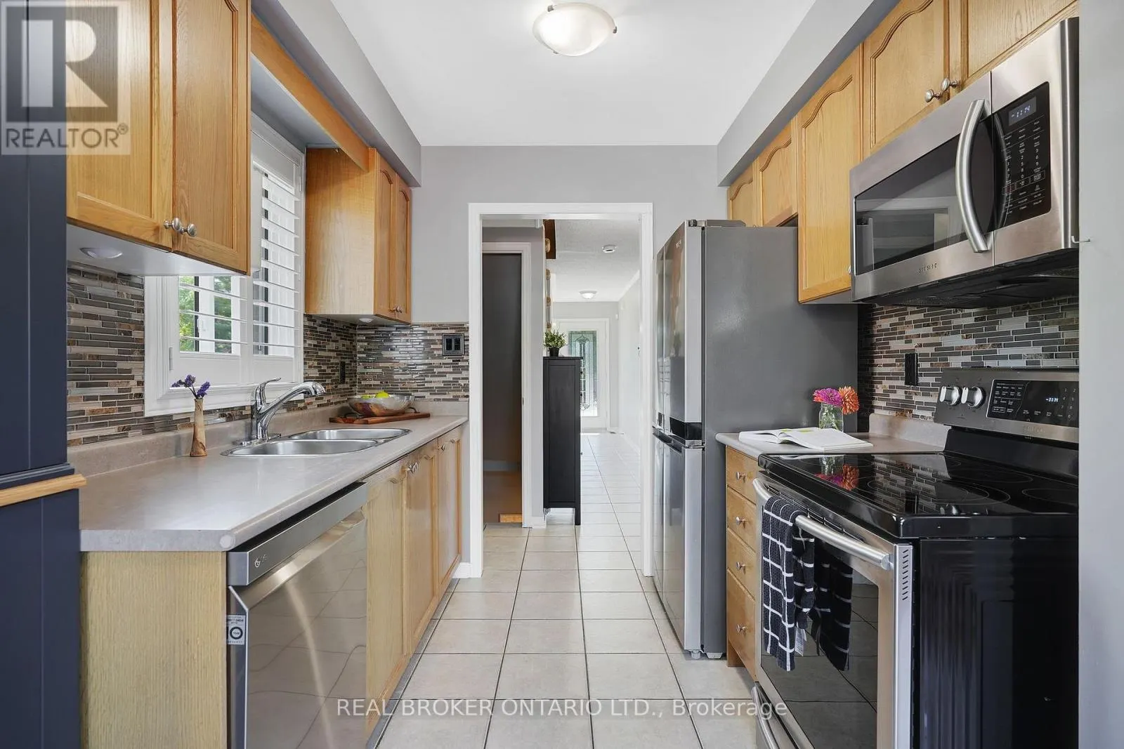 4 IRONHORSE CRESCENT