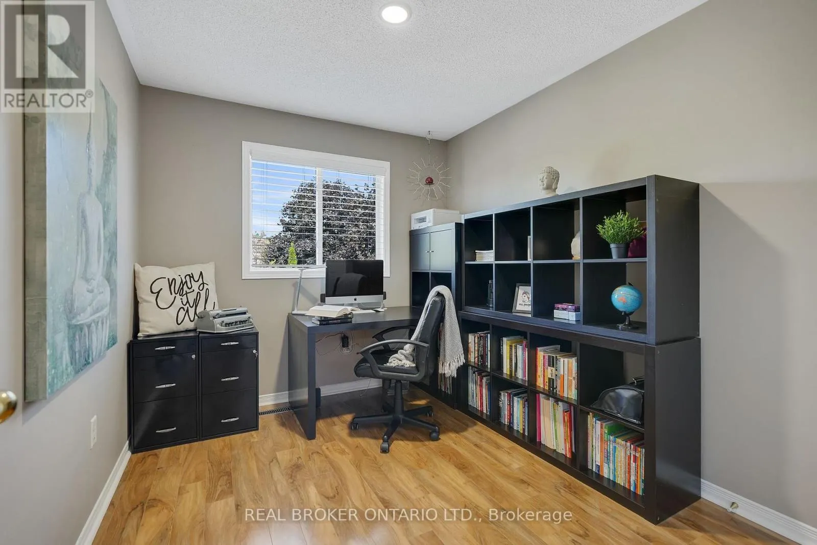 4 IRONHORSE CRESCENT