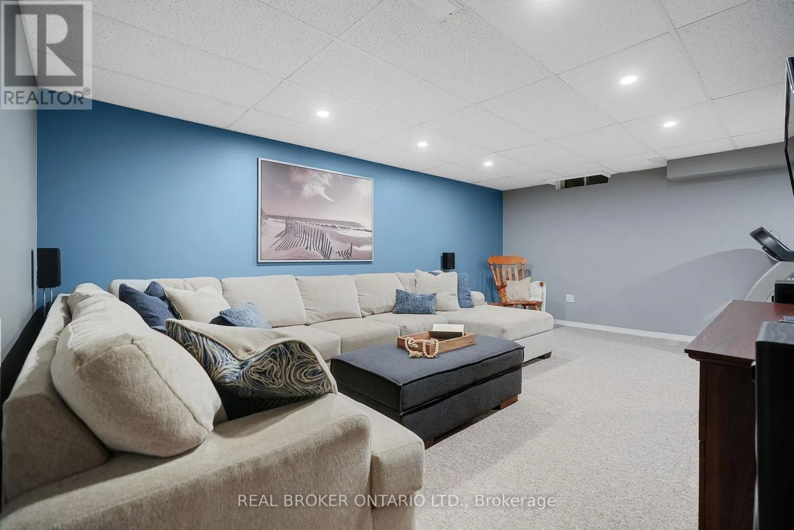 4 IRONHORSE CRESCENT