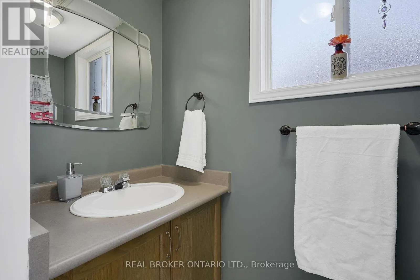 4 IRONHORSE CRESCENT