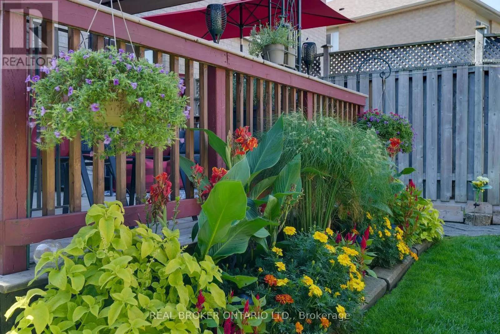 4 IRONHORSE CRESCENT