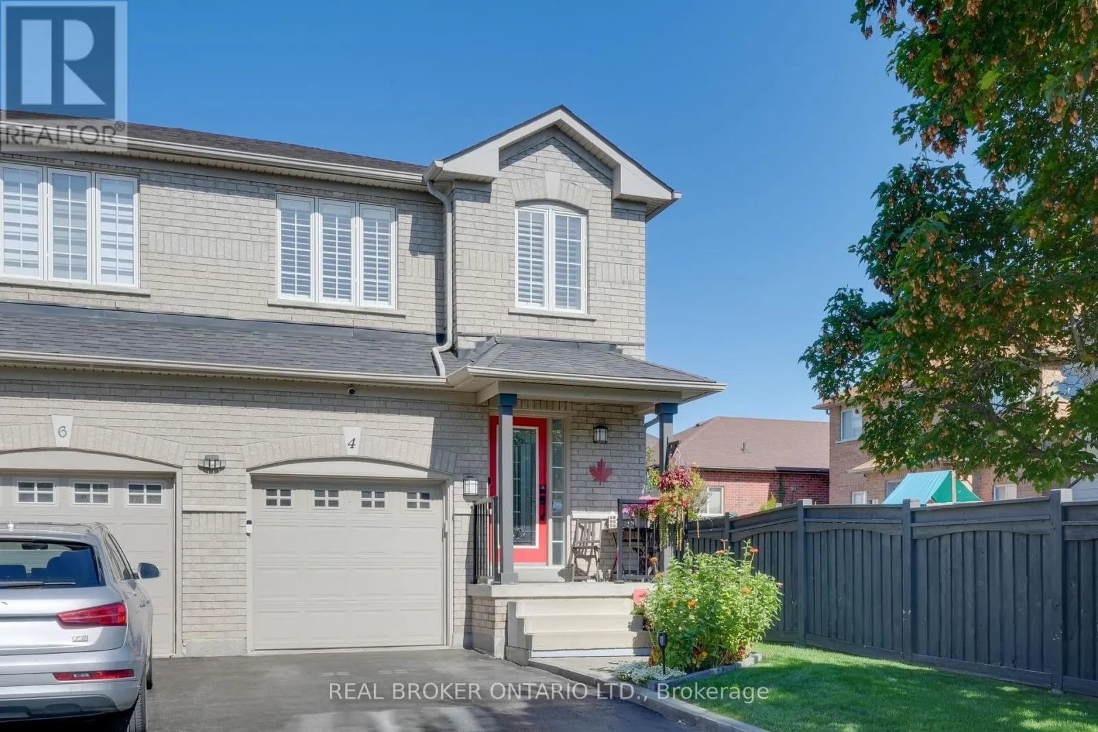 4 IRONHORSE CRESCENT