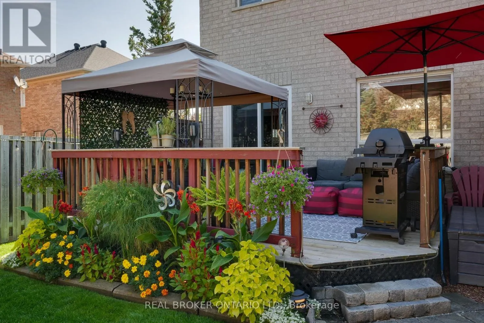 4 IRONHORSE CRESCENT