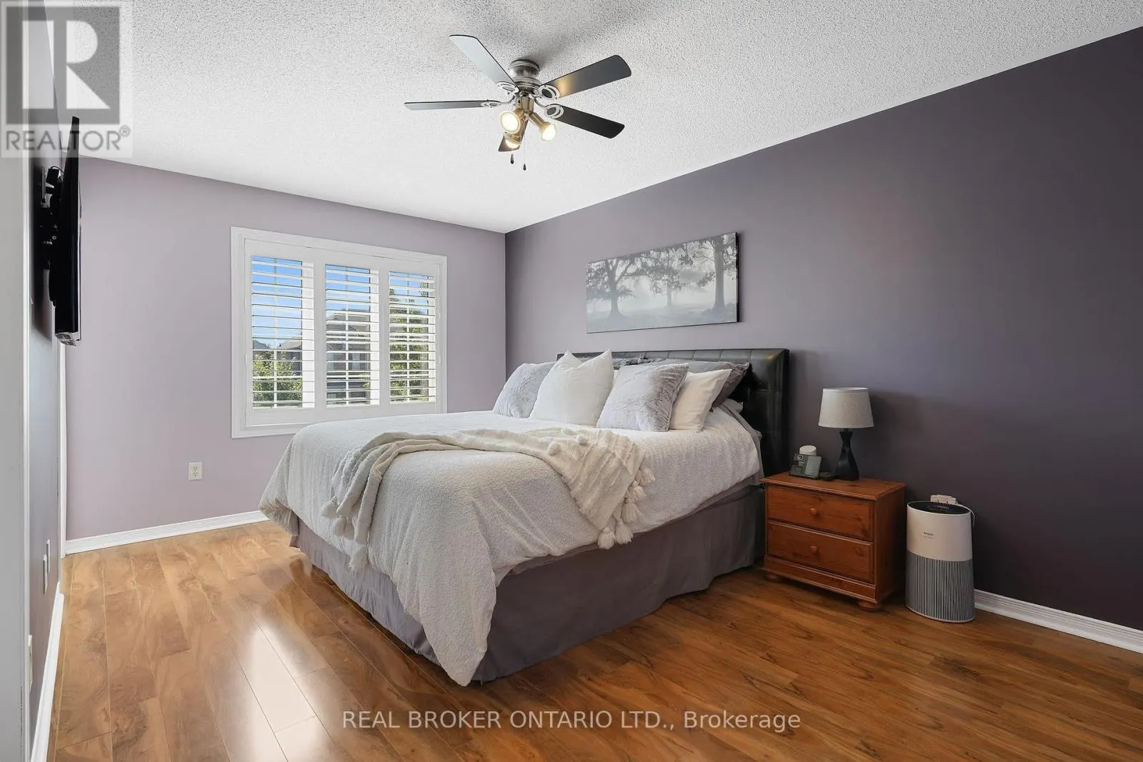 4 IRONHORSE CRESCENT